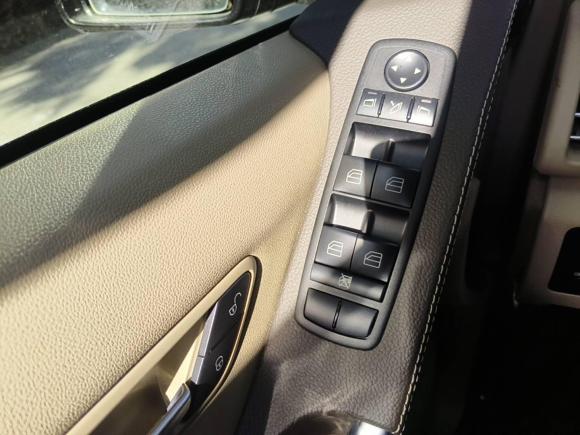 [深圳·粤B] 二手奔驰奔驰R级2017款 R 320 4MATIC 商务型臻藏版