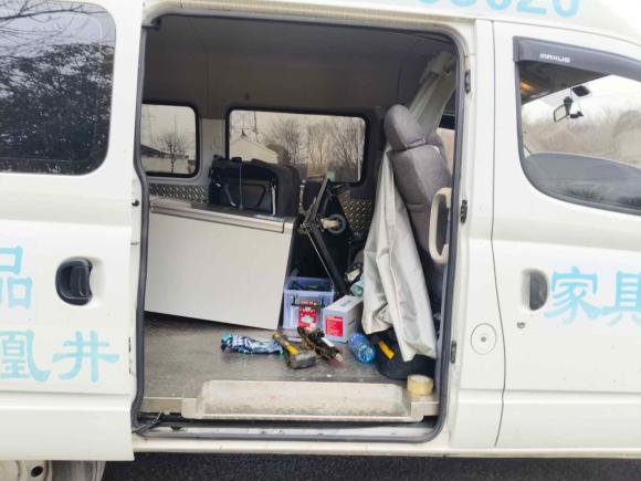 [南京·苏A] 二手上汽大通MAXUS新途V802019款 2.5T经典款AMT傲运通改款短轴中顶5/6座