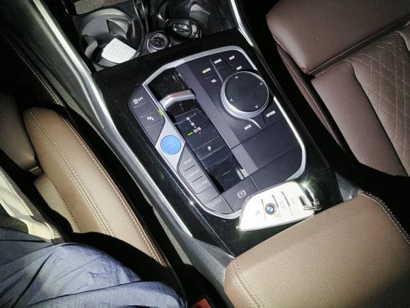 [上海·沪A] 二手宝马宝马i32022款 eDrive 35 L