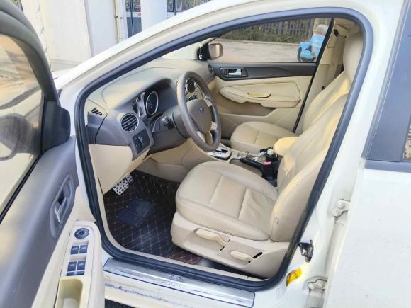 [成都·粤B] 二手福特福克斯2012款 两厢经典 1.8L 自动时尚型