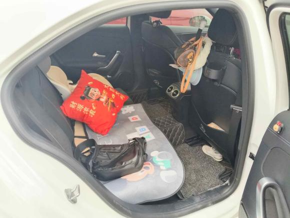 [苏州·苏U] 二手奔驰奔驰A级2022款 改款三 A 200 L 运动轿车时尚型