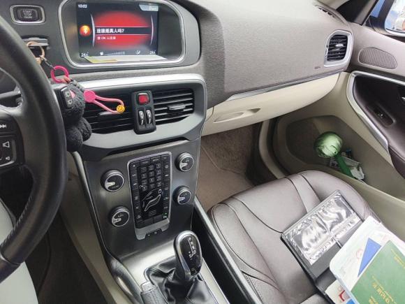 [武汉·鄂A] 二手沃尔沃沃尔沃V402016款 T3 智逸版