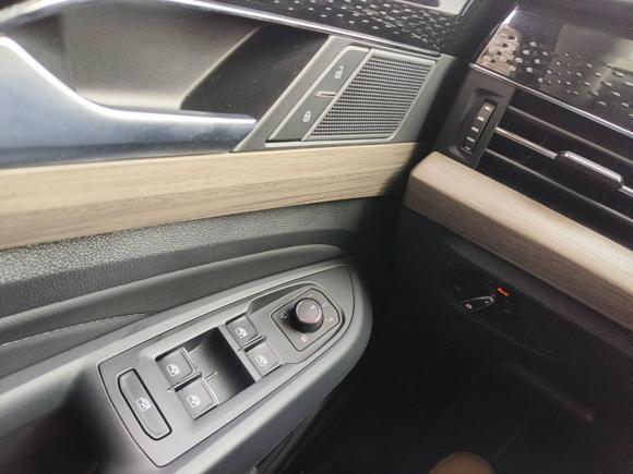 [上海·沪A] 二手大众帕萨特新能源2019款 430PHEV 混动豪华版
