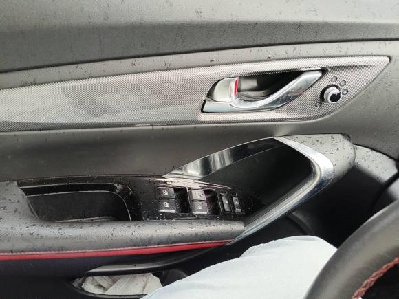 [上海·皖E] 二手长安长安CS552017款 1.5T 自动炫动型