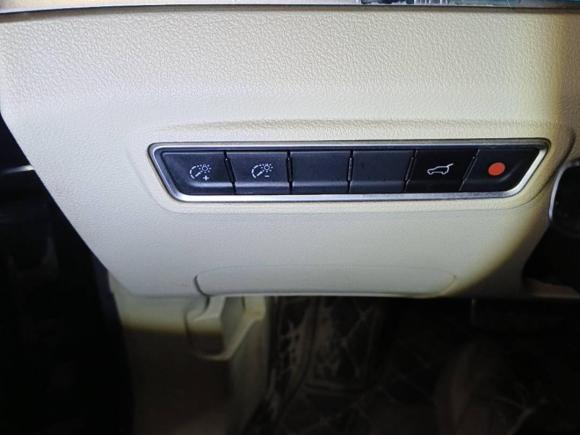 [武汉·鄂A] 二手众泰众泰T7002017款 1.8T 双离合尊享型