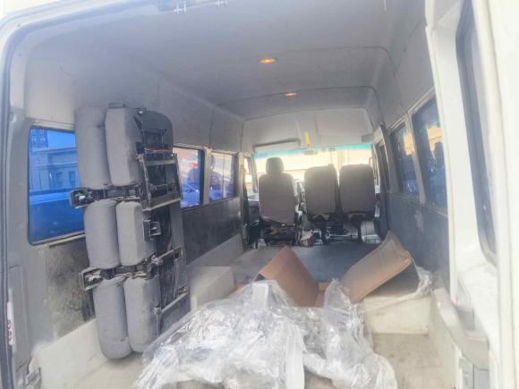 [武汉·鄂A] 二手依维柯依维柯得意2021款 2.5T A40 M1客车5-9座长轴中顶双胎侧拉门