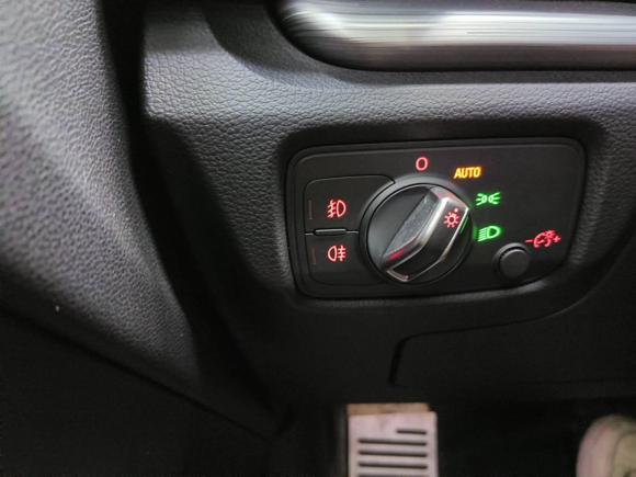 [广州·粤A] 二手奥迪奥迪A32016款 Limousine 35 TFSI 风尚型