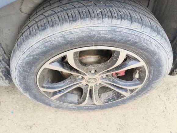 [青岛·鲁B] 二手一汽森雅R72017款 1.6L 自动尊贵型