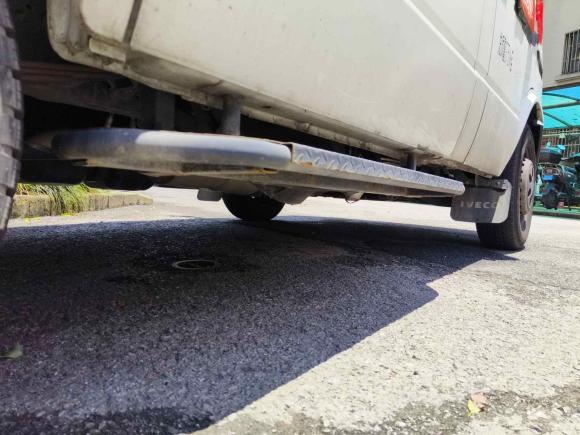 [上海·沪G] 二手依维柯依维柯得意2023款 2.5T V35厢式运输车短轴中顶单胎侧拉门2-3座