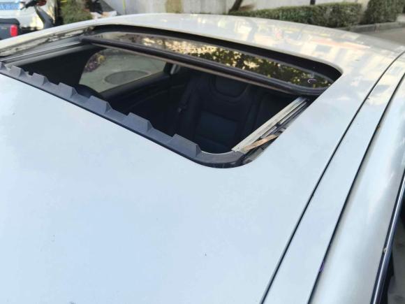 [广州·粤B] 二手雪铁龙雪铁龙C52013款 2.3L 自动尊驭型