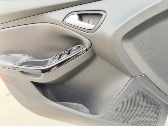 [上海·皖P] 二手福特福克斯2012款 两厢 2.0L 自动豪华运动型