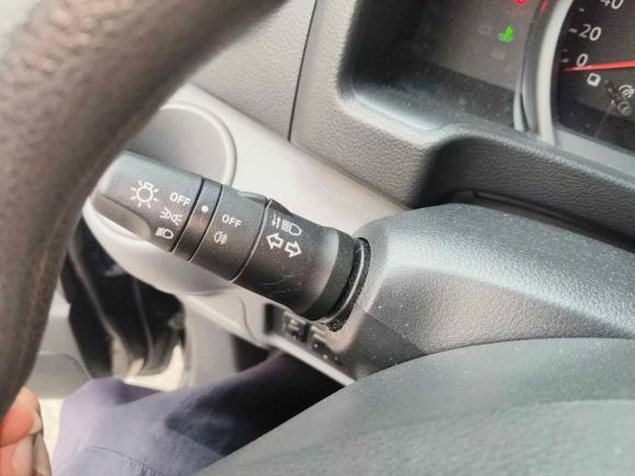 [深圳·粤B] 二手日产日产NV2002011款 1.6L 232座 尊雅型