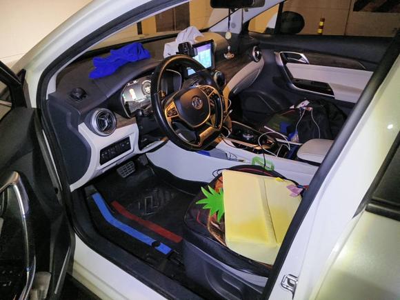 [成都·川A] 二手北京汽车北京EU52018款 R500 智风版