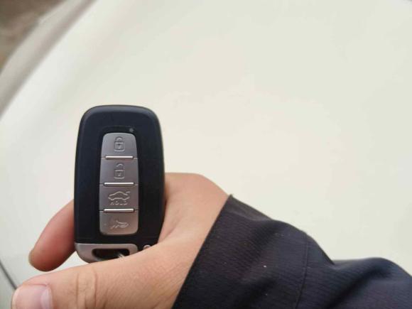 [南昌·赣A] 二手起亚起亚K52011款 2.0L 自动DLX