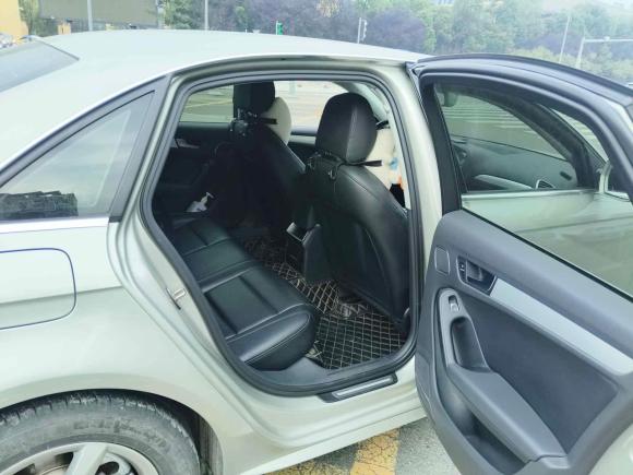 [成都·川A] 二手奥迪奥迪A4L2016款 30 TFSI 典藏版 自动舒适型