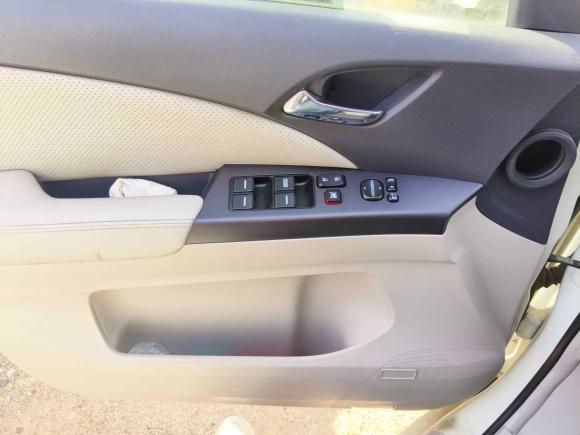 [青岛·鲁B] 二手比亚迪比亚迪e62016款 400 豪华版