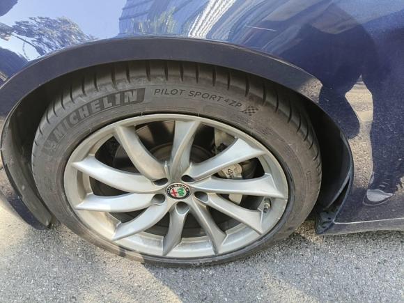 [深圳·粤B] 二手阿尔法·罗密欧Giulia朱丽叶2017款 2.0T 280HP 豪华版