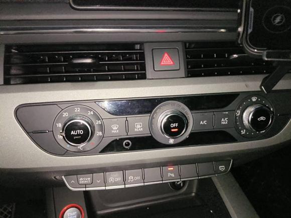 [上海·沪B] 二手奥迪奥迪A4L2018款 30周年年型 40 TFSI 进取型