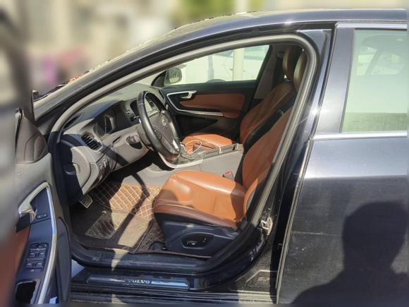 [武汉·鄂A] 二手沃尔沃沃尔沃S602015款 S60L T5 智驭版