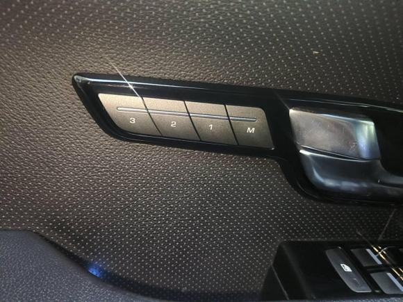 [深圳·粤B] 二手路虎揽胜极光2014款 2.0T 5门耀动版