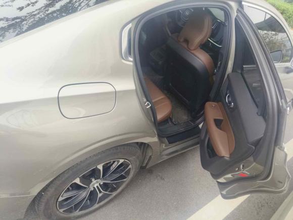 [南京·苏A] 二手沃尔沃沃尔沃S602022款 B4 智逸豪华版