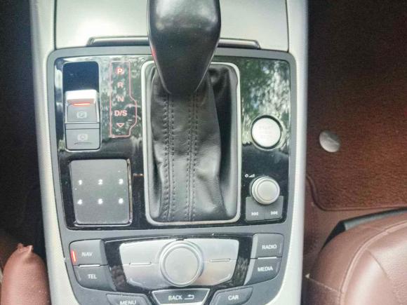 [深圳·粤B] 二手奥迪奥迪A6L2018款 30周年年型 35 TFSI 时尚型