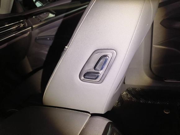 [青岛·鲁B] 二手大众帕萨特2023款 改款 330TSI 豪华版