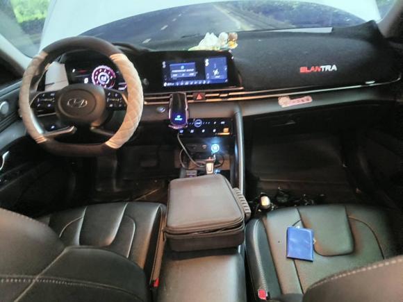 [南京·苏A] 二手现代伊兰特2021款 1.5L CVT LUX尊贵版