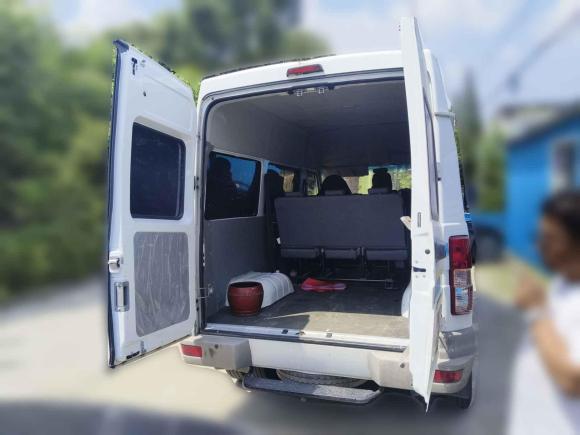 [无锡·苏B] 二手依维柯依维柯得意2021款 2.5T A35 M1客车5-9座短轴中顶双胎侧拉门