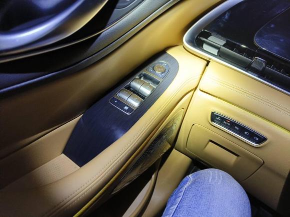 [上海·沪A] 二手岚图汽车岚图梦想家2024款 PHEV 超长续航尊贵版