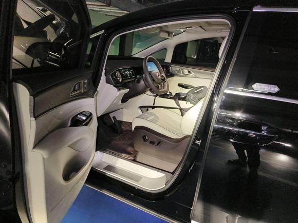 [上海·沪A] 二手腾势腾势D92024款 DM-i 1050 尊享型