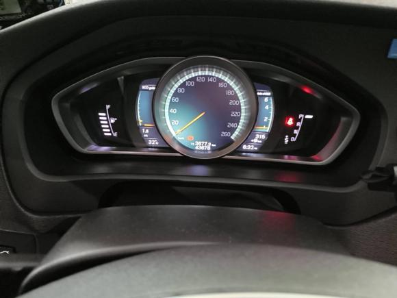 [佛山·粤E] 二手沃尔沃沃尔沃V402018款 T3 智逸版