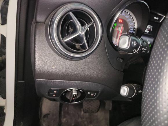 [西安·陕U] 二手奔驰奔驰GLA2015款 GLA 200 动感型