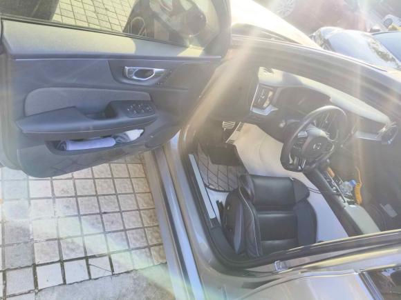 [上海·沪A] 二手沃尔沃沃尔沃S60插电式混动2022款 T8 E驱混动 四驱智雅运动版