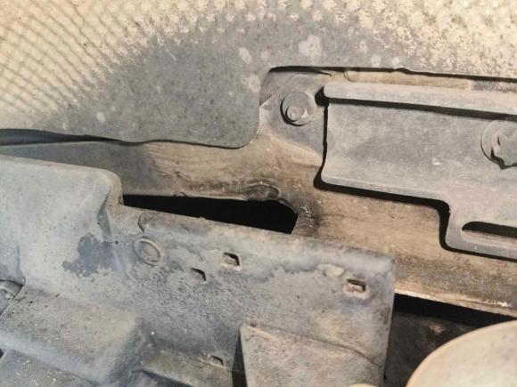 [广州·粤U] 二手奔驰奔驰C级2018款 C 200 L 运动版