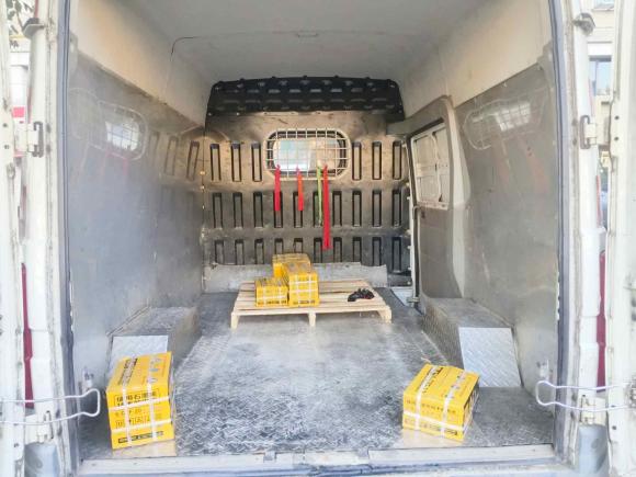 [南京·苏A] 二手依维柯依维柯得意2017款 2.8T V35箱货中顶3/6座43S5