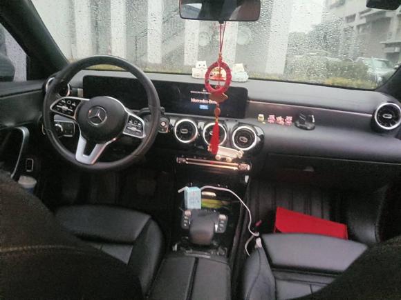 [上海·沪C] 二手奔驰奔驰A级2020款 改款二 A 180 L 运动轿车