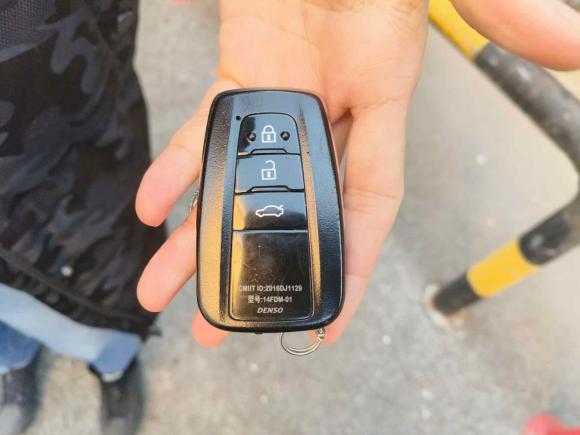 [上海·沪F] 二手丰田凯美瑞2019款 改款 2.0G 豪华版