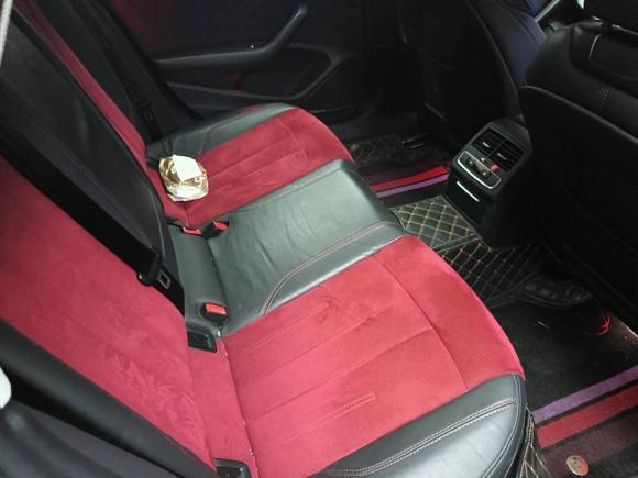 [苏州·苏U] 二手奥迪奥迪A4L2022款 45 TFSI quattro 臻选动感型