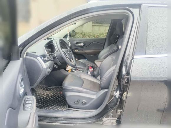 [青岛·鲁B] 二手Jeep自由光2020款 2.0L 两驱经典运动版