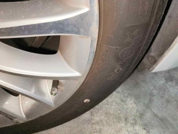 [上海·沪D] 二手宝马宝马5系2014款 525Li 豪华设计套装