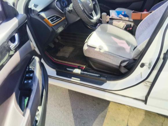 [青岛·黑A] 二手长安逸动DT2018款 1.6L 手动舒享型