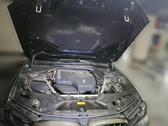 [深圳·粤B] 二手宝马宝马5系新能源2021款 535Le 先锋版M运动套装