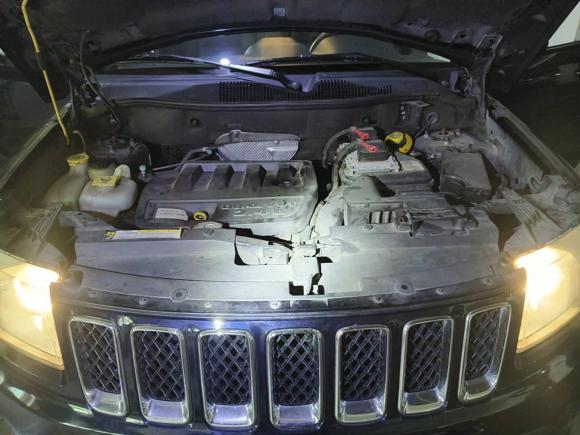 [上海·沪L] 二手Jeep指南者2011款 2.4L 四驱运动版