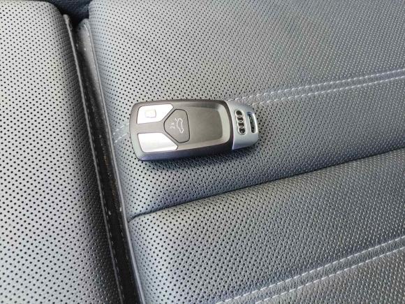 [上海·沪F] 二手奥迪奥迪A4L2020款 40 TFSI 时尚动感型