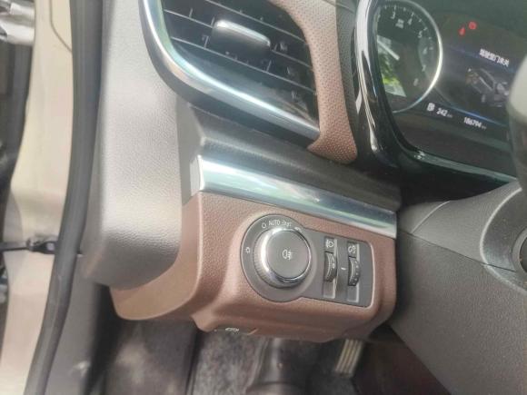 [深圳·粤B] 二手别克别克GL82022款 陆上公务舱 652T 豪华型