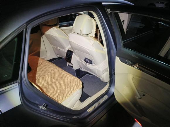 [成都·川A] 二手大众帕萨特2011款 3.0L V6 DSG旗舰尊享版