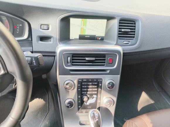 [上海·沪A] 二手沃尔沃沃尔沃S60插电式混动2015款 S60L E驱混动 T6智驭版