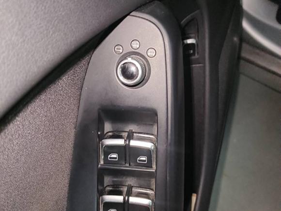 [武汉·鄂A] 二手奥迪奥迪A4L2013款 35 TFSI 自动标准型