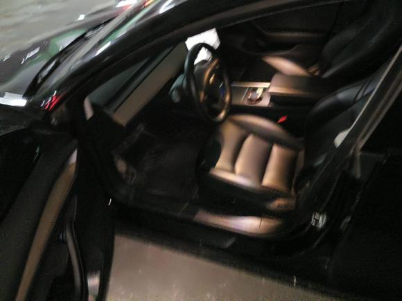 [青岛·鲁B] 二手特斯拉Model 32022款 后轮驱动版